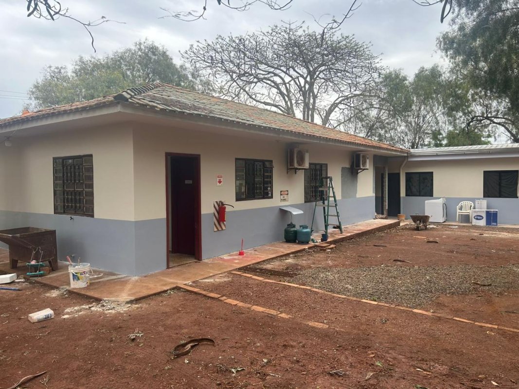 INFRAESTRUCTURA INSTITUCIONAL- AULAS- VIVIENDAS PARA FUNCIONARIOS- SANITARIOS